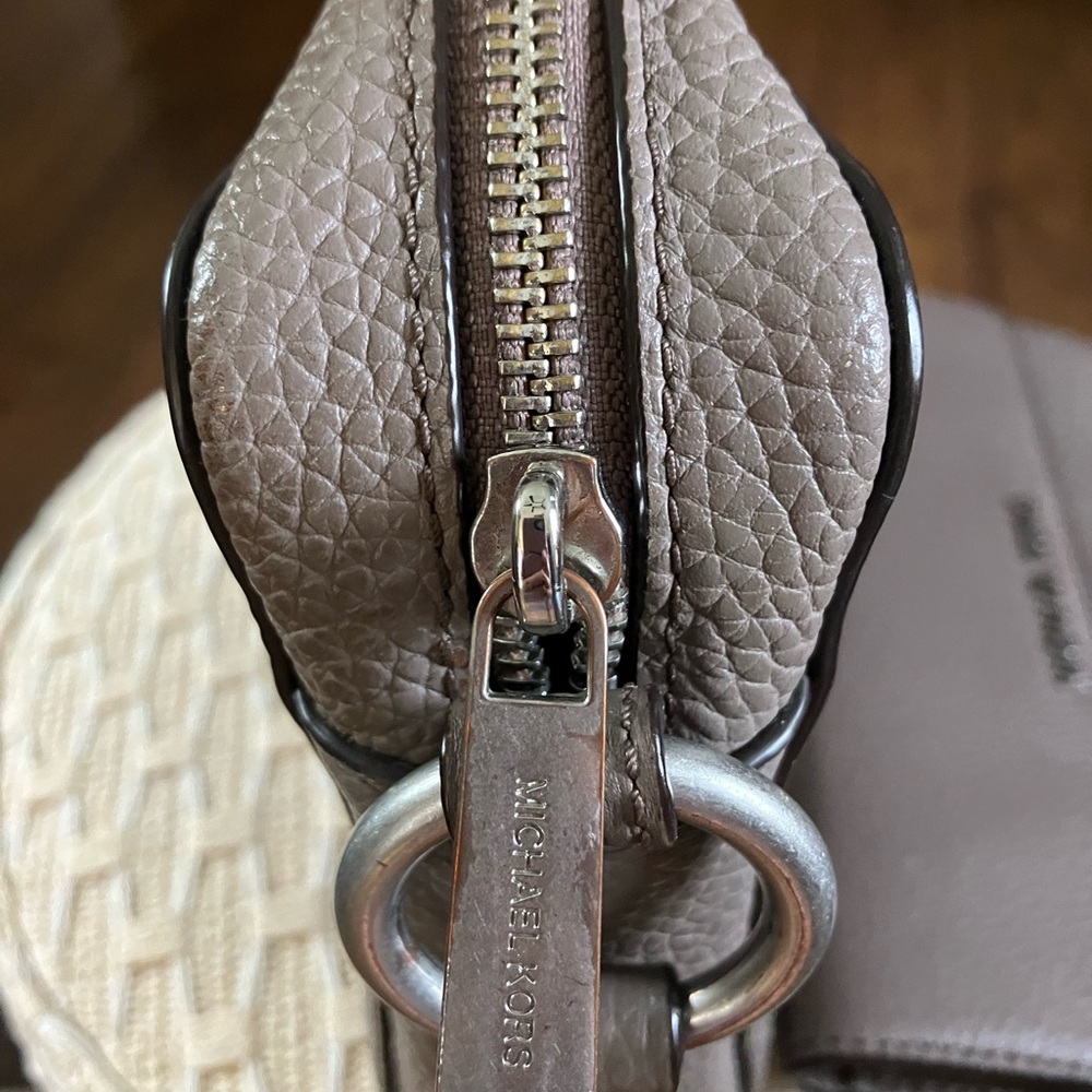 Michael Kors crossbody with matching Bedford wallet in Cinder. - Picture 10 of 14